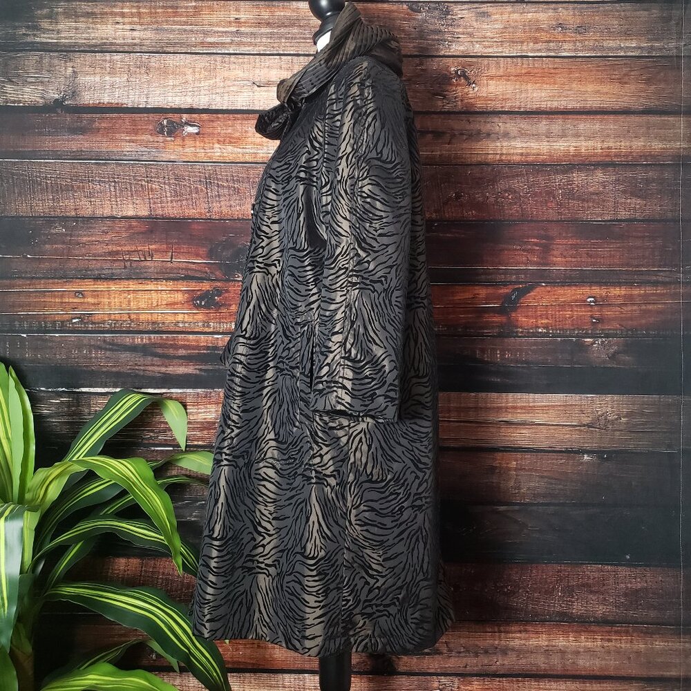 Gallery NWOT Medium Velvet Tiger Long Coat Rain Jacket Accordion Hood Lined - Picture 9 of 14